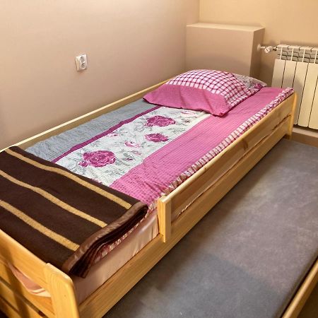 Dom Mlodziezowy W Polanie Apartamento Serednie Male Exterior foto