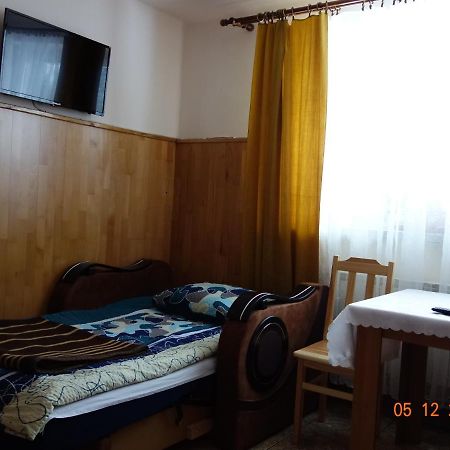 Dom Mlodziezowy W Polanie Apartamento Serednie Male Exterior foto