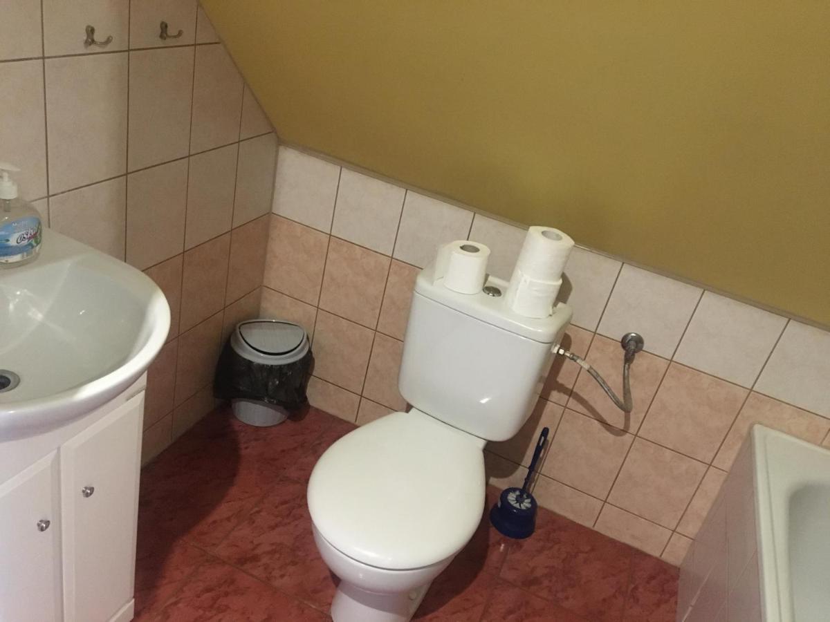Dom Mlodziezowy W Polanie Apartamento Serednie Male Exterior foto