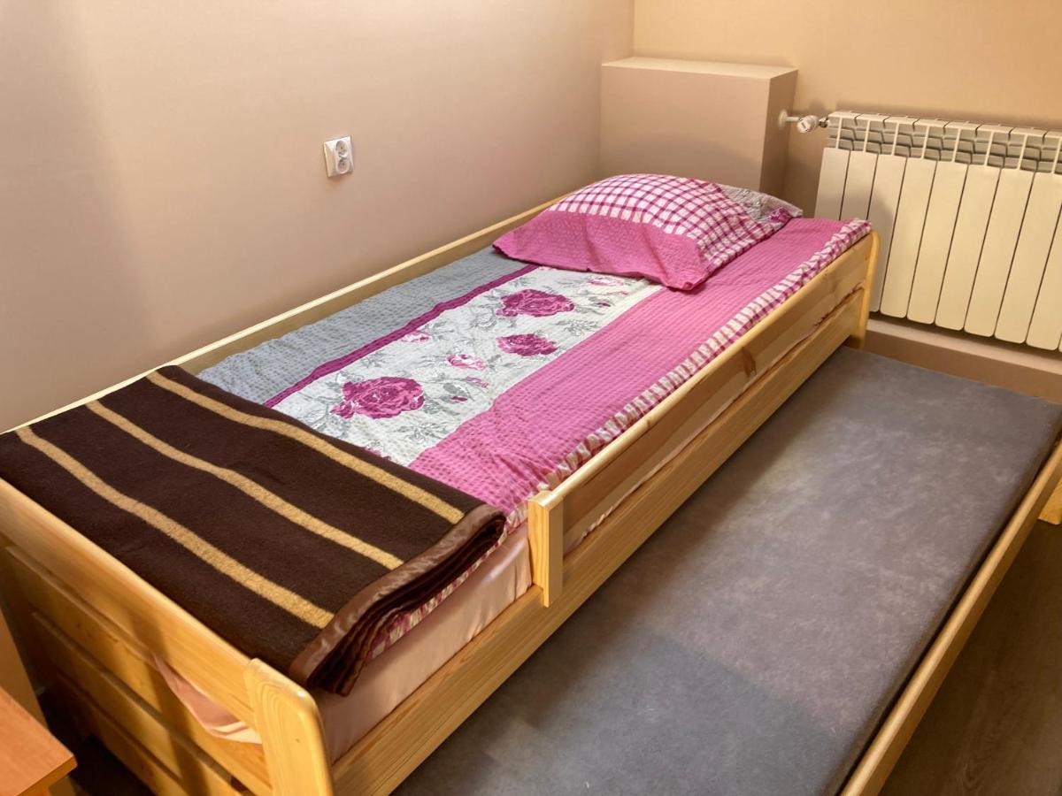 Dom Mlodziezowy W Polanie Apartamento Serednie Male Exterior foto