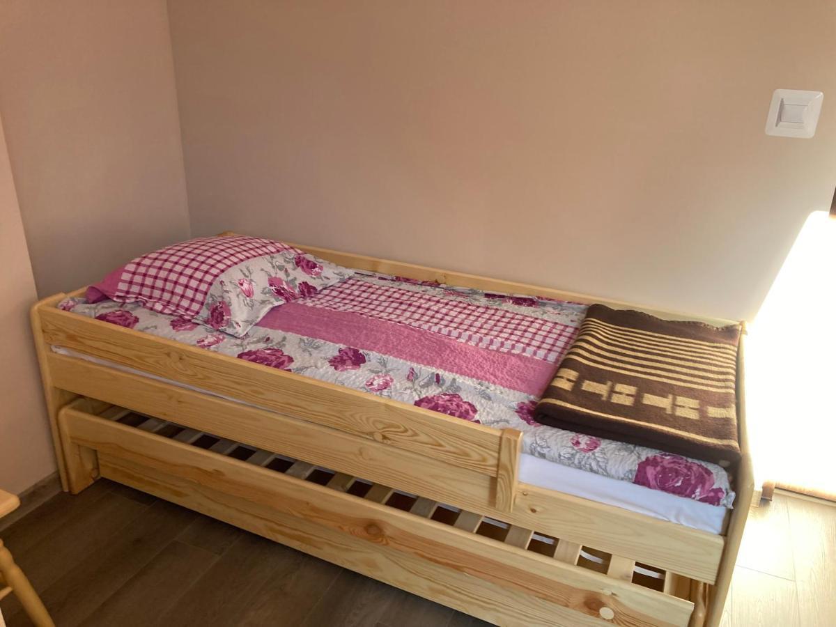 Dom Mlodziezowy W Polanie Apartamento Serednie Male Exterior foto