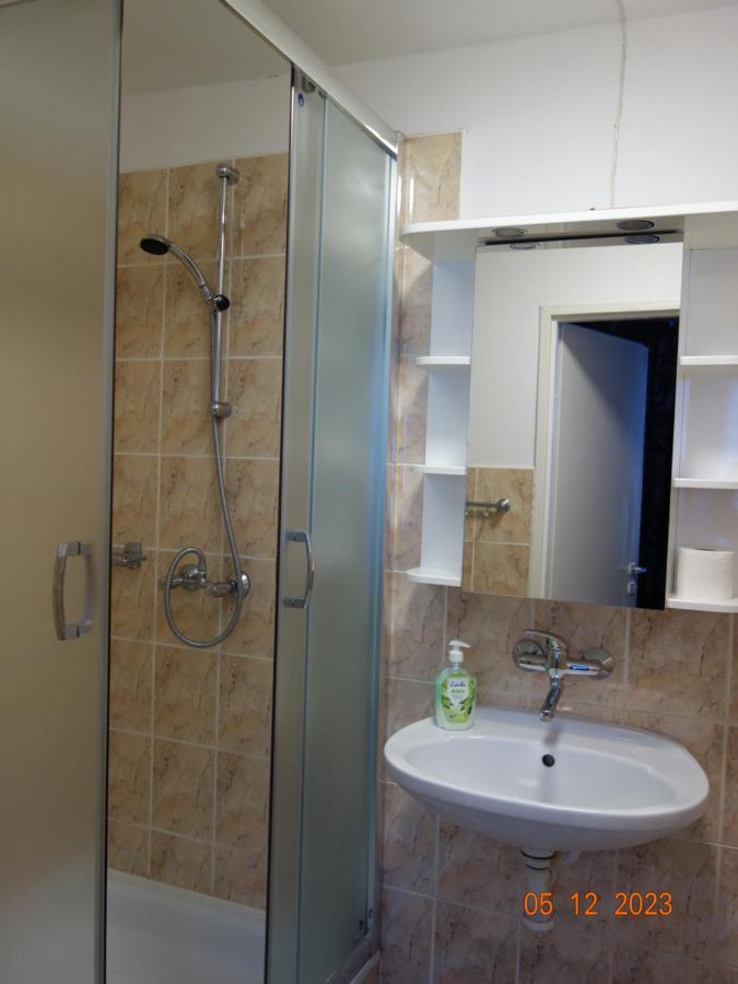 Dom Mlodziezowy W Polanie Apartamento Serednie Male Exterior foto