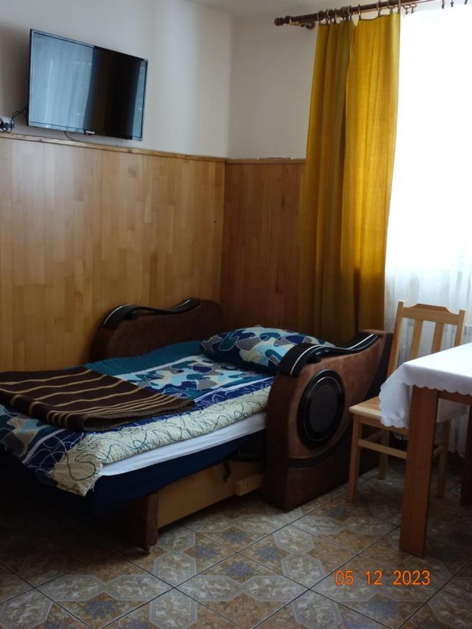 Dom Mlodziezowy W Polanie Apartamento Serednie Male Exterior foto